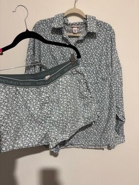 Victoria's Secret Floral Pajama Set Collared Button Long Sleeve Size L Green